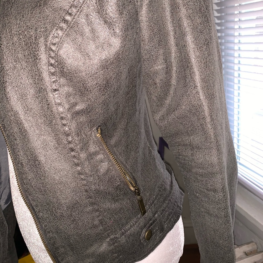 Light Jacket - Picture 5 of 8